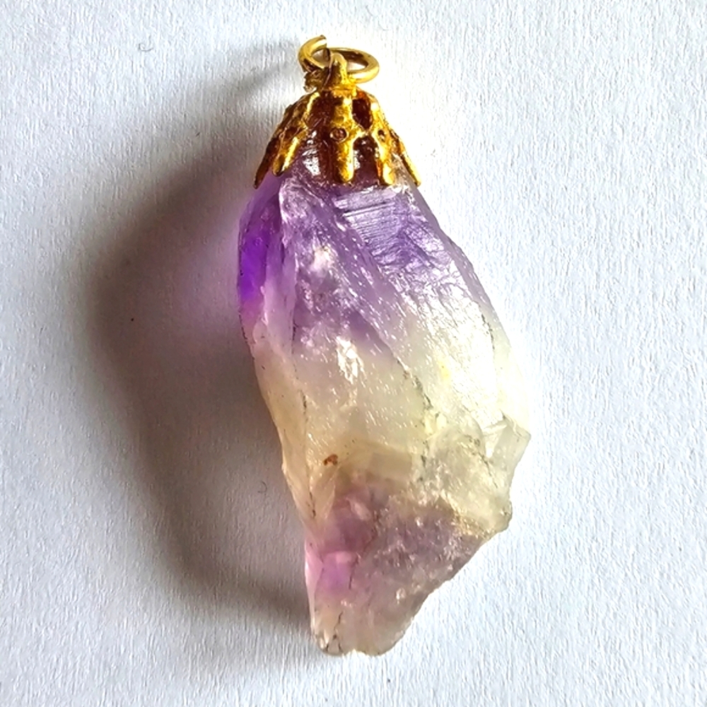 Vintage purple crystal pendant point amethyst? gold tone metal